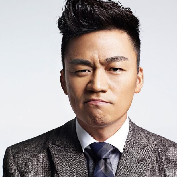 王宝强律师张起淮现身，用一句话回应，获网友大赞：硬挤眼泪没用