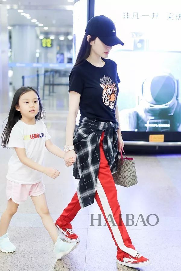 秘籍| 明星都在炫腹秀美腿，但怎么露才更高级?【海报街拍】