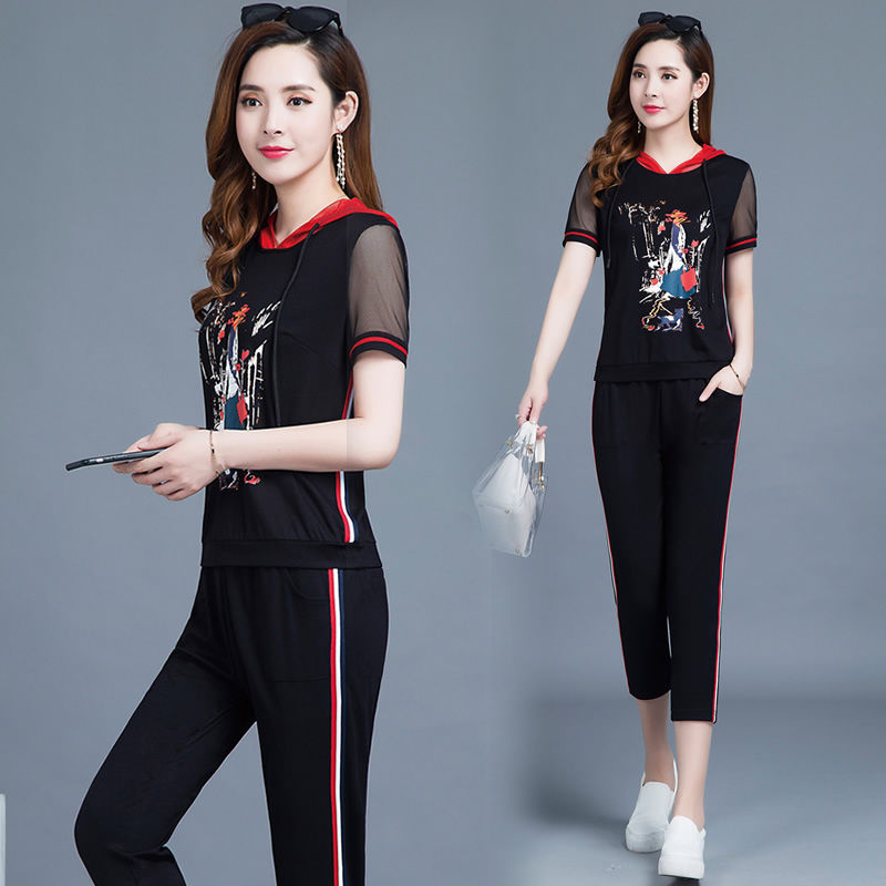 连衣裙过时了!学下图这样穿，秋装套装，50岁妈妈嫩美的像30