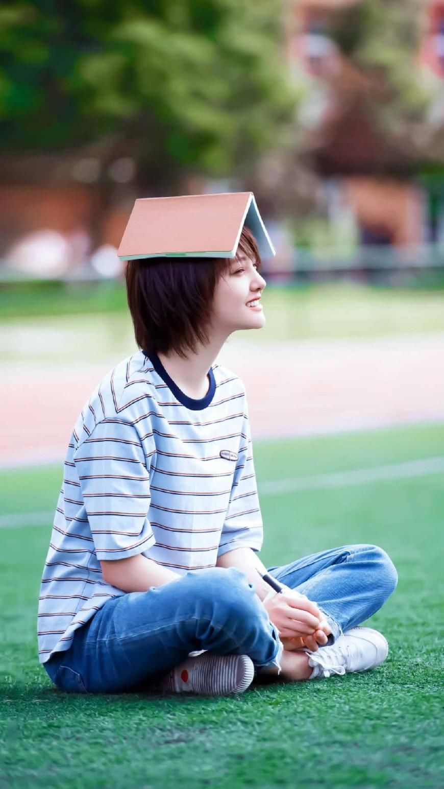 街拍时尚:图3身材完美，图4气质真的好!