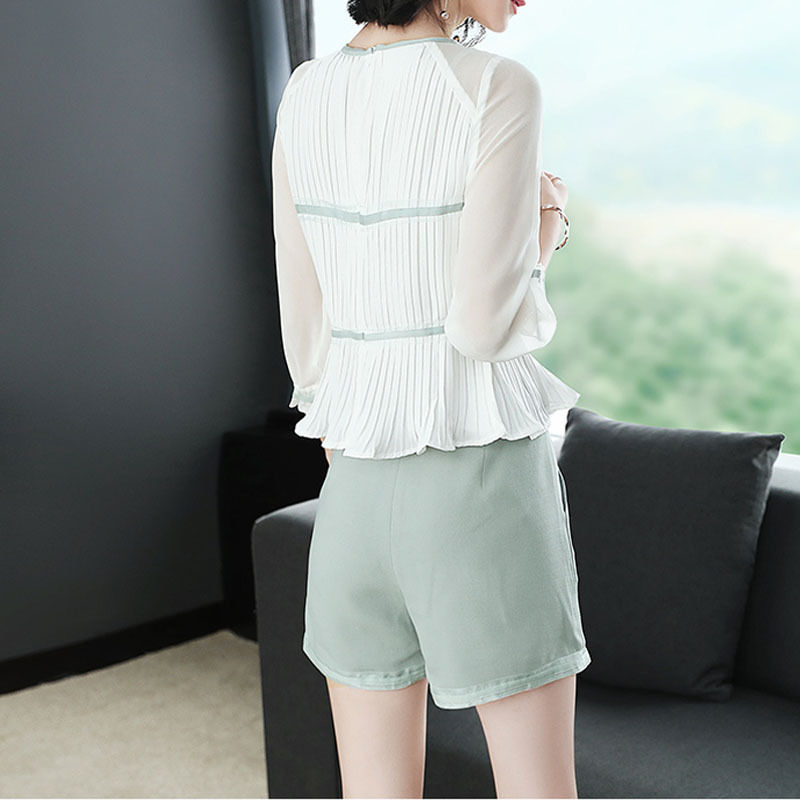 女人别傻傻往身上套T恤，看看“老外”穿的是什么，美翻了