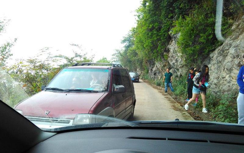  【采用】农村普遍采用“宽3.5米”的水泥路，也有更窄的。 这锅