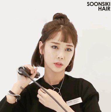 天热时短发扎起来,一样的漂亮!