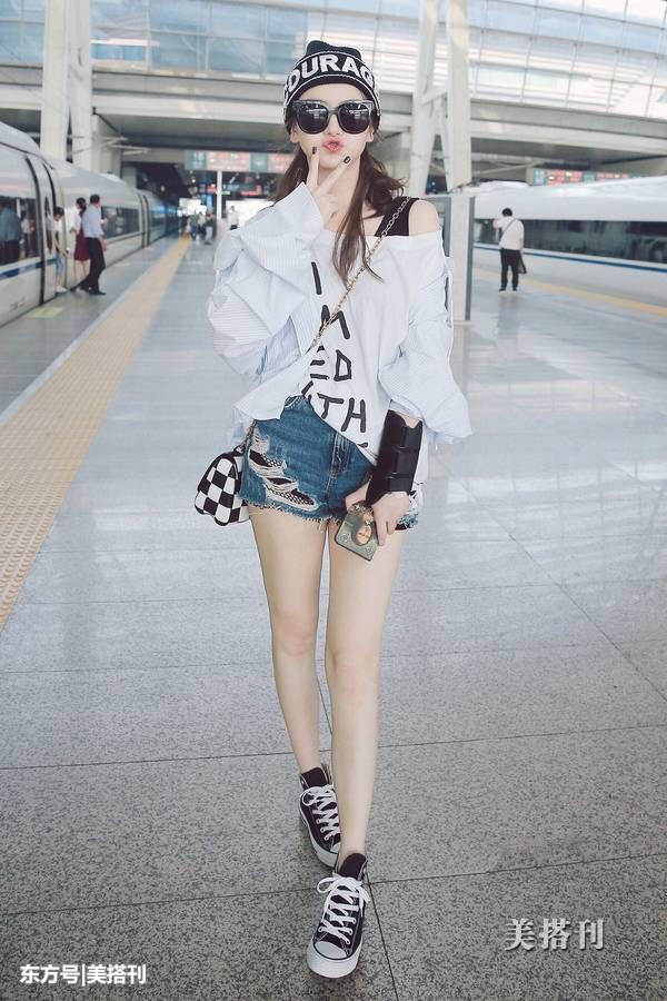 酷暑必备的热裤来了，今年夏天你也可以拥有像戚薇一般的大长腿!