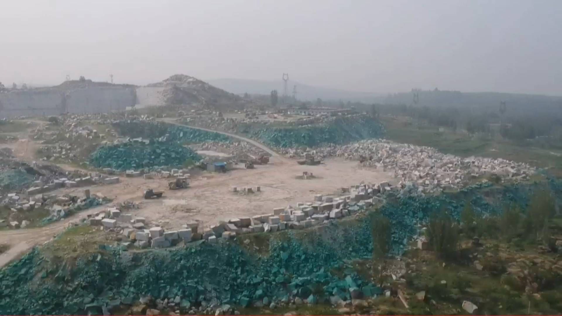 山东新泰回应矿山刷绿漆：相关责任人已停职