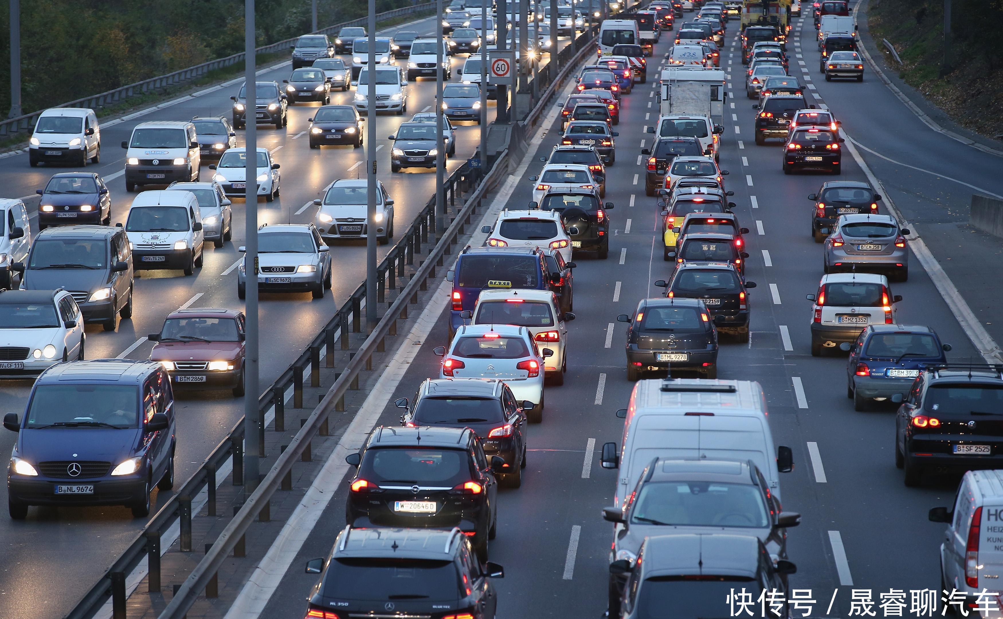 老司机告诉新手4个高速行车技巧，学会后或许用处比较大