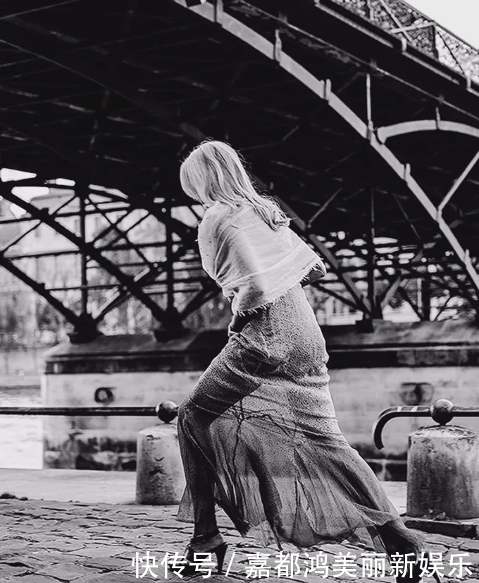  摄影师■对摄影师而言，摒弃色彩会让视觉效果更加纯粹