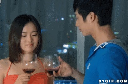 红河女网友骗男子酒吧约会,喝了假酒还被强行收费!