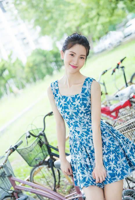 金晨真的是会秀，不愧是曾经俘获霸屏战神邓伦的女人