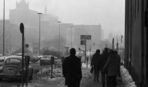 19架轰炸机猛攻大坝，瞬间4亿吨洪水咆哮而出，吞没3万人