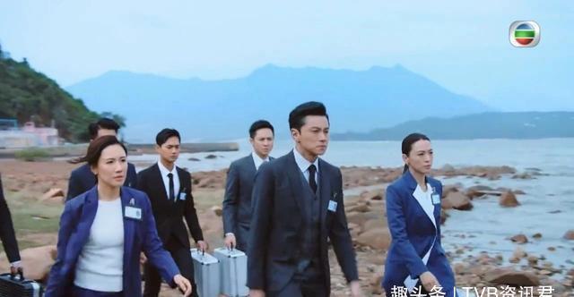  『真实』全城热捧！TVB《法证先锋4》最新小丑案掀热议：人皮手套真实存在