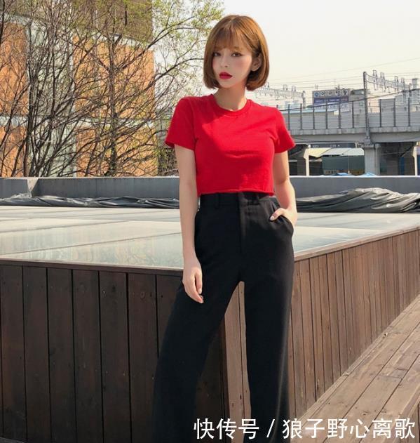  红色@红色t恤配什么颜色裤子搭配这三种颜色才好看