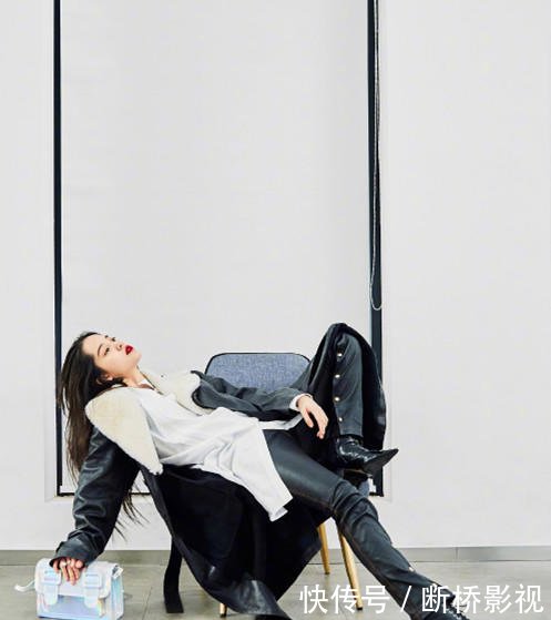 欧阳娜娜长腿逆天，超短裤直接穿成倒三角，露出大腿根神秘又性感