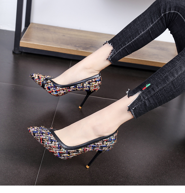 时尚纹理高跟鞋，多种颜色混搭而成的，让你感到轻松自在