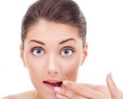 脸上长螨虫的后果由多严重?女人一定要看，别再粗心大意了