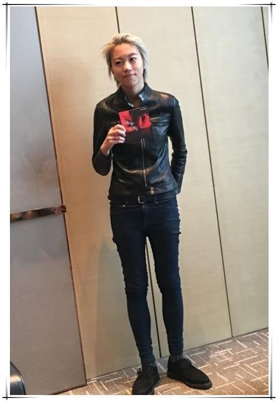 窦靖童又刷三观！这么大胆的裤子也敢穿出门，网友：王菲不管管吗