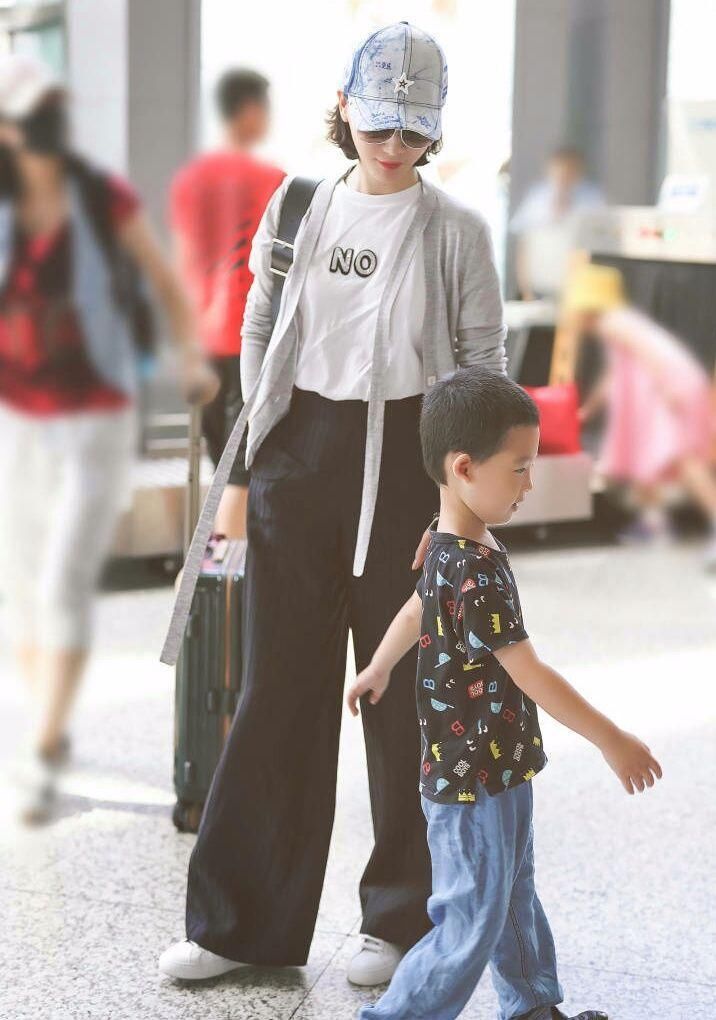 陈数明明41岁!可看照片总觉得她才18!网友:p图都p不来的气质!