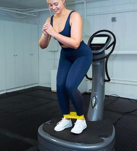 击碎标准，微胖也可以当名模，女人的美不止一种