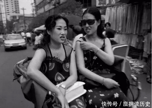  「标配」老照片走进90年代成都街头, 那时候富人的标配