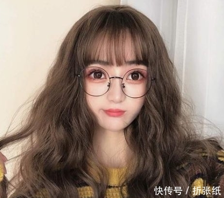  [水波纹卷发]不想被说“渣”，那就别弄“大波浪”了！3种“女神卷发”更洋气