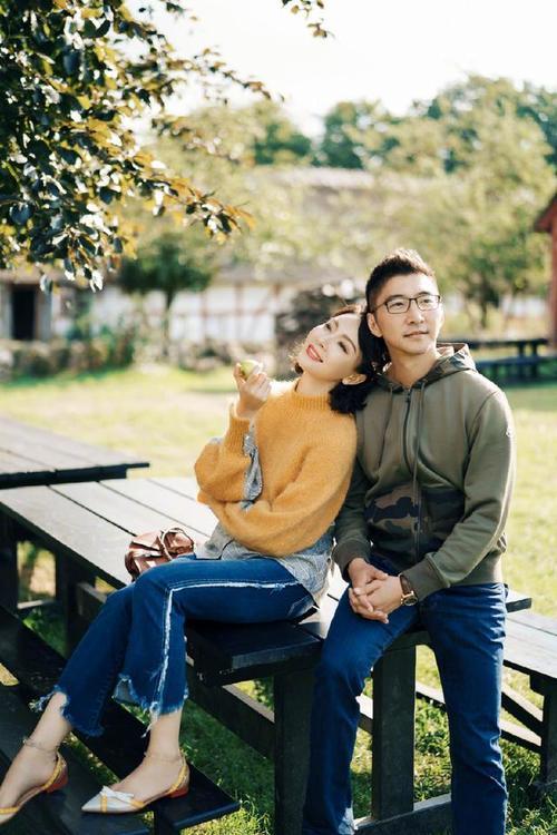 41岁的陈数身穿印花旗袍大秀好身材，古典优雅，这气质真不是盖的