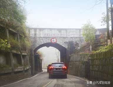 铁索腾云，矮寨天上有座桥