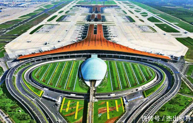  【飞机】中国“最忙碌”的机场，每天起降飞机1600架，这是在哪