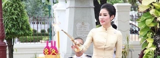 气质■泰国大公主不输诗妮娜贵妃,68岁气质超好,不愧是混娱乐圈的人!