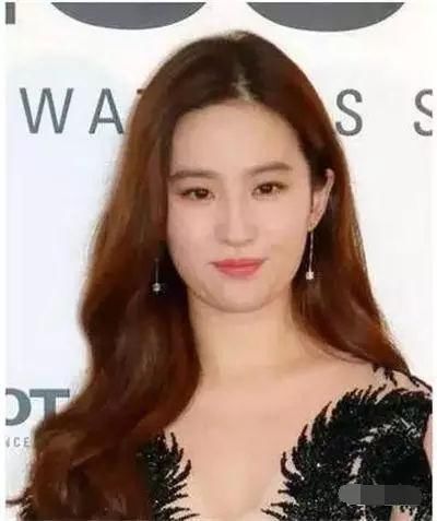 年纪轻轻就有了“双下巴”？你应该这样减！