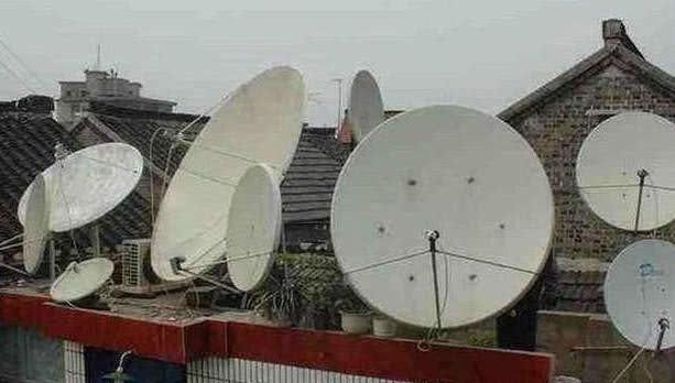 原来农村流行的“卫星锅”，为啥现在不让安装了，它能看到什么？