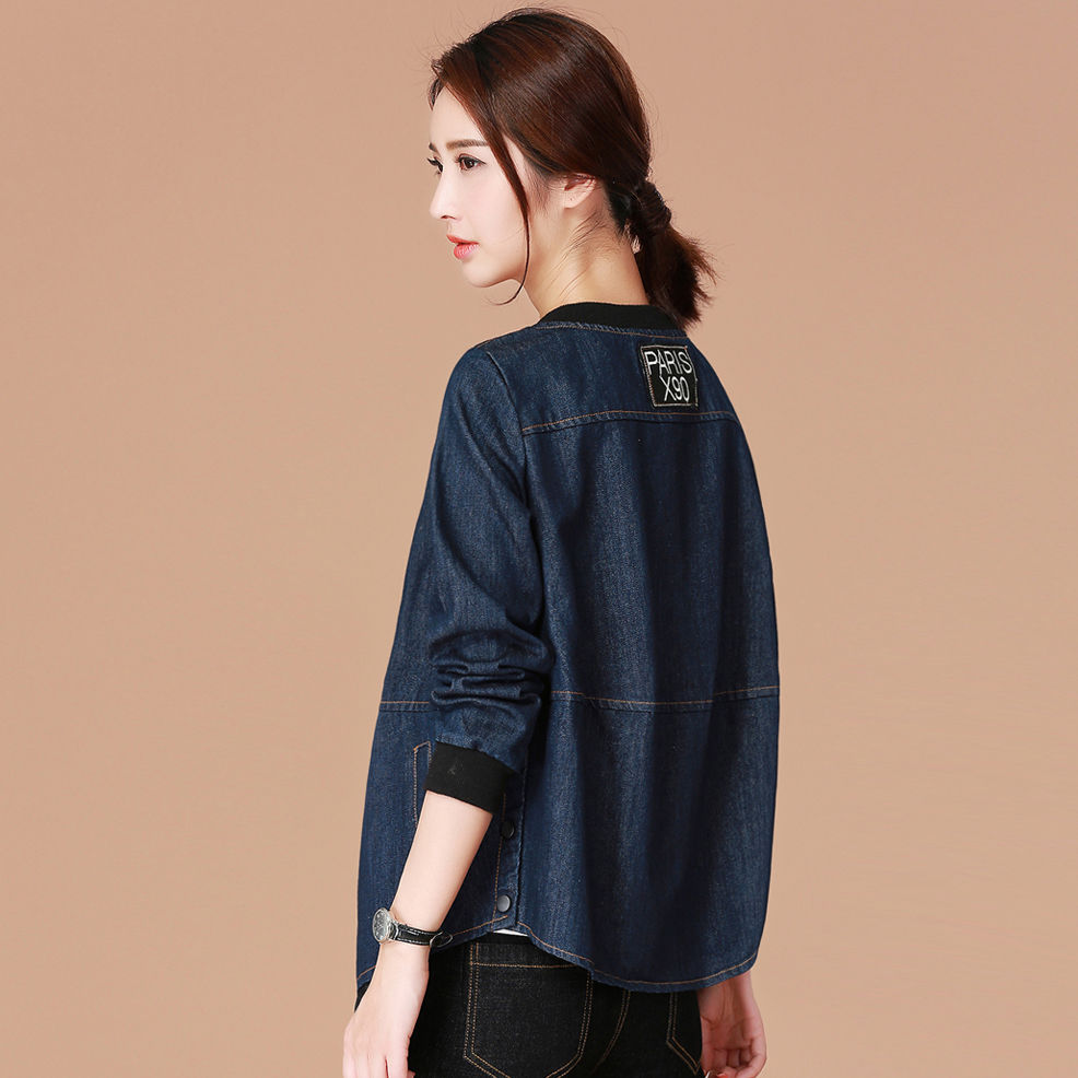 女人怕不怕冷，也别傻买羽绒服!瞧这新出薄外套，不厚不薄刚刚好