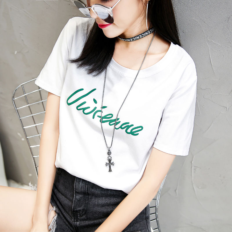 7080后女人真时髦，如今时兴这百搭T恤，老婆一眼就被惊艳了