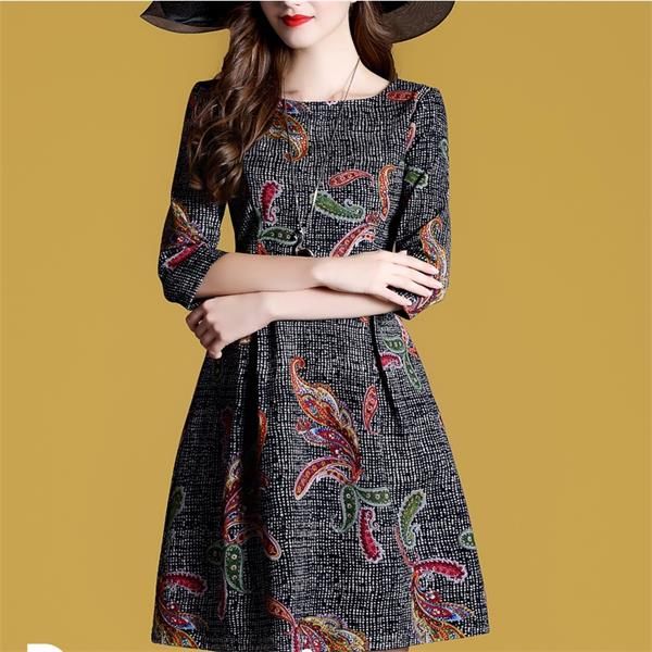 都说矮个子穿衣难看，我老婆只穿欧版“A字裙“，显高洋气好迷人