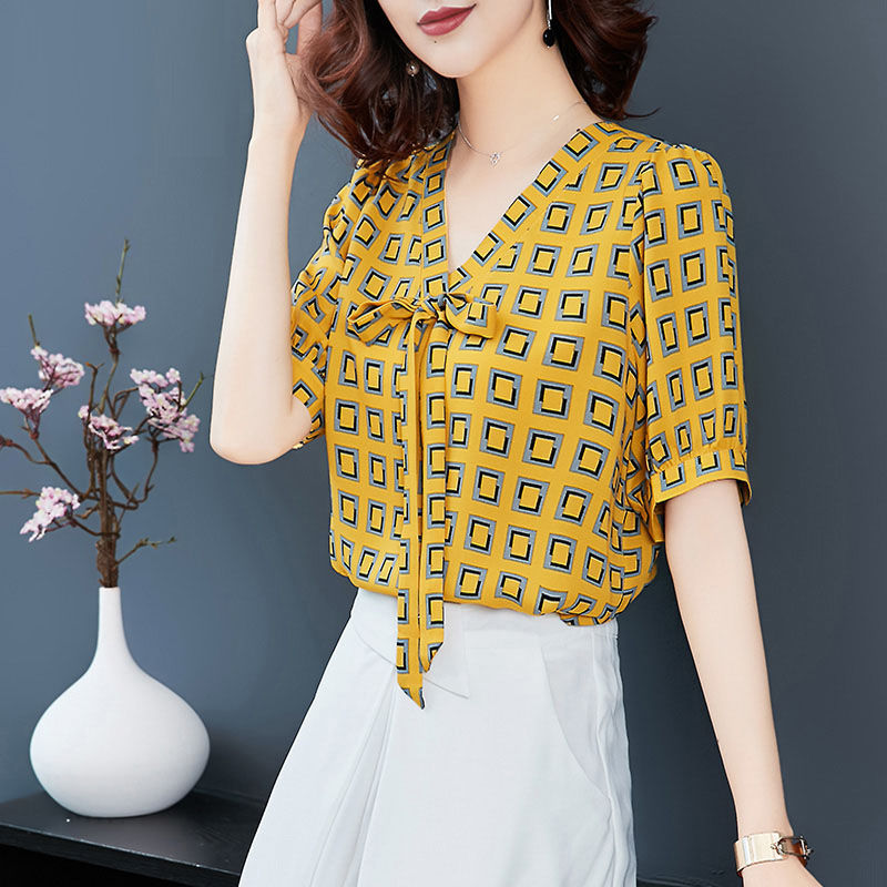 月入2万的姐姐真会打扮,穿这样的上衣+阔腿裤套装,太有女人味