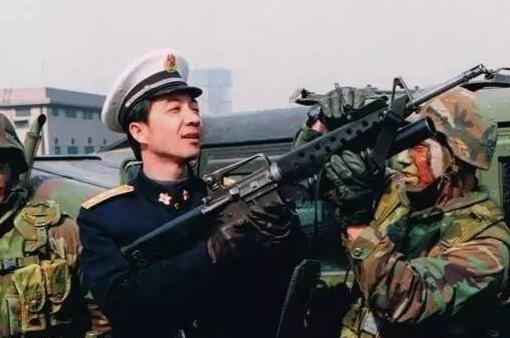 张召忠是什么“军衔”？经历过什么？为什么对军事了如指掌！