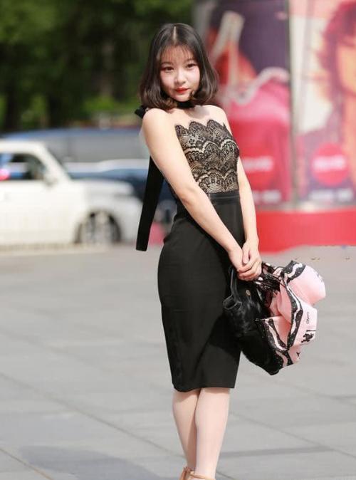 泳衣小姐姐，无疑是一道靓丽的风景线，彰显时尚女人味！