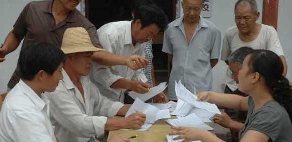  「补贴」在农村，家有这个小本本的农民能领钱，每年好几千
