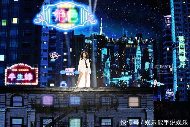 长腿吸睛性感火辣，莫文蔚全身只遮重点，网友：真想去巡演现场！