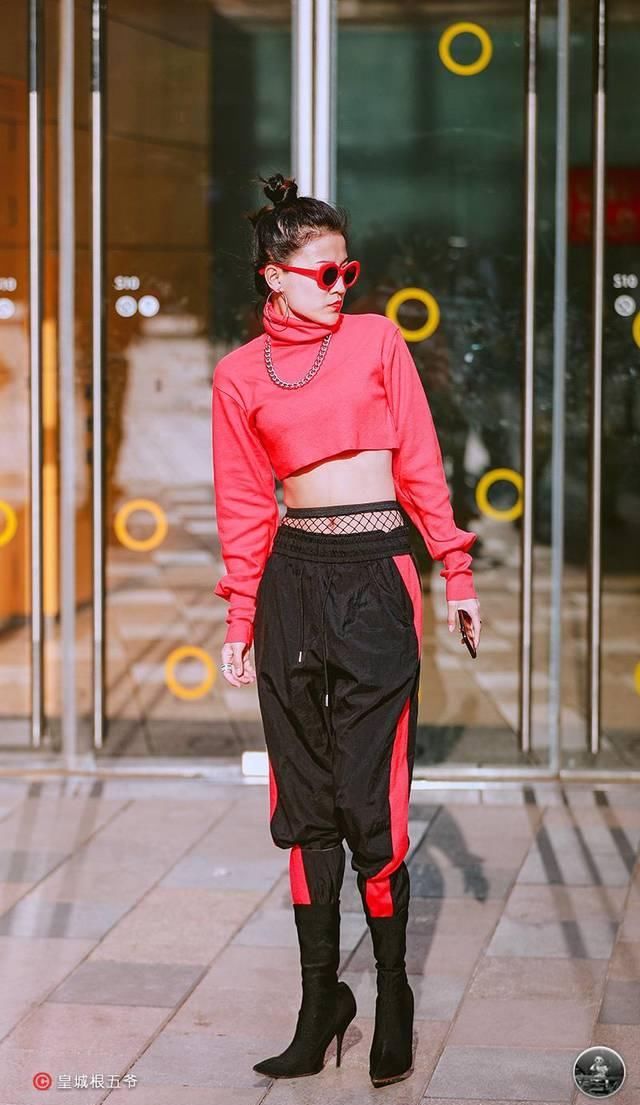  「女性」街拍：时尚美女们的穿搭，百搭不挑人，适用于大部分女性穿着
