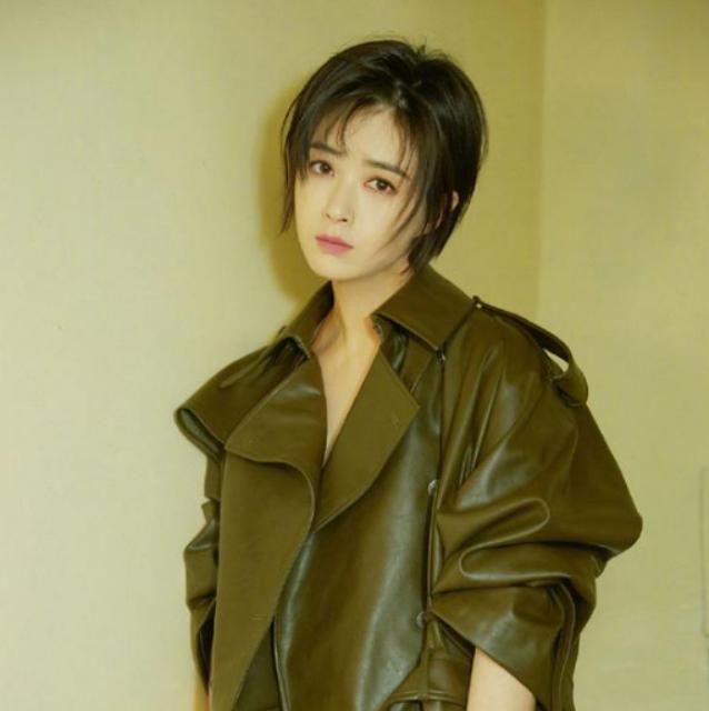 「时髦」女人别再留黑长直了,很显老,今年流行这4种发型,时髦又显脸小