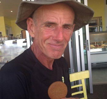 五旬老汉成第一个划船跨越太平洋的人，单独在海上漂泊了7个月