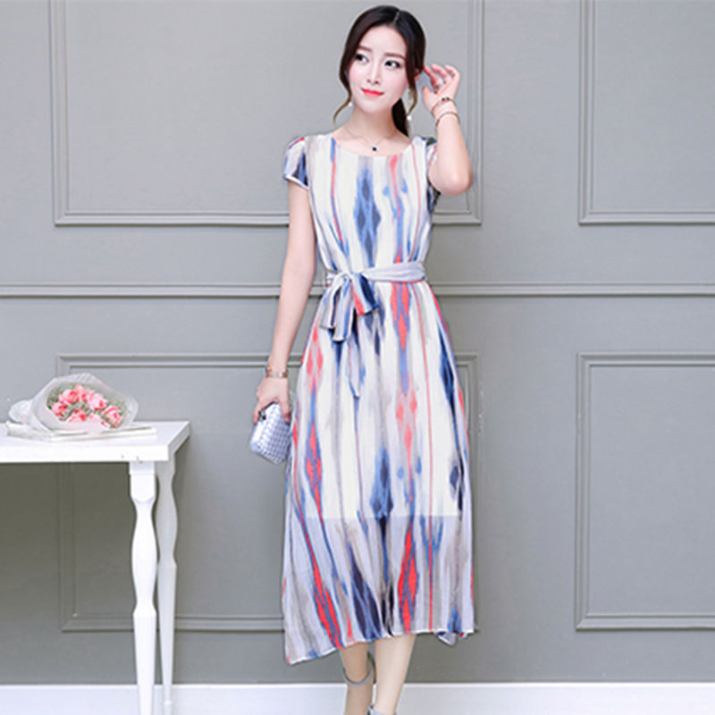 不得了，60后老婆穿这大码素雅裙，真是太美了，美出新高度