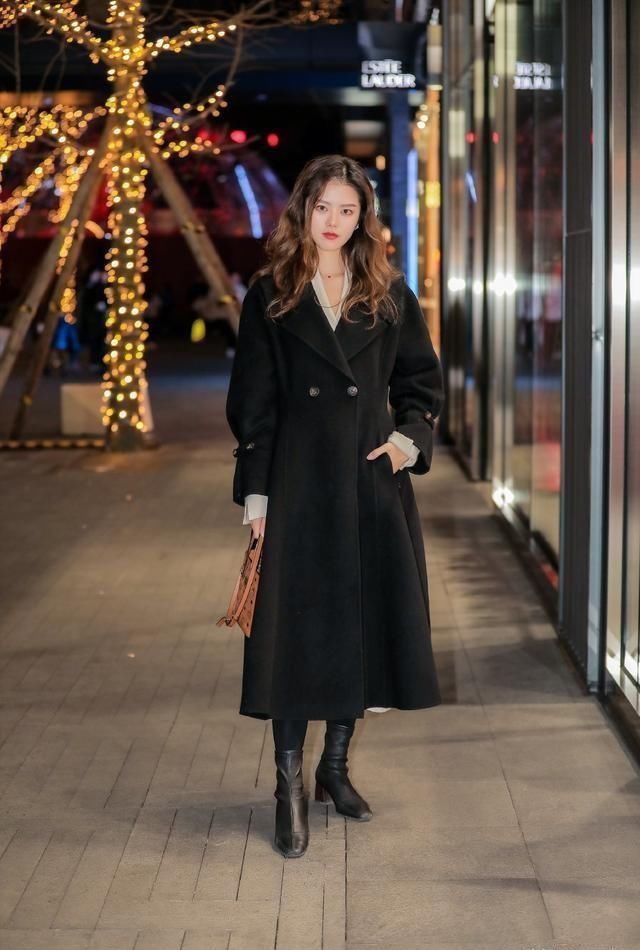 【千万别】求求你,千万别放弃全身黑搭配,早春这样玩,旧衣也能穿出新感觉
