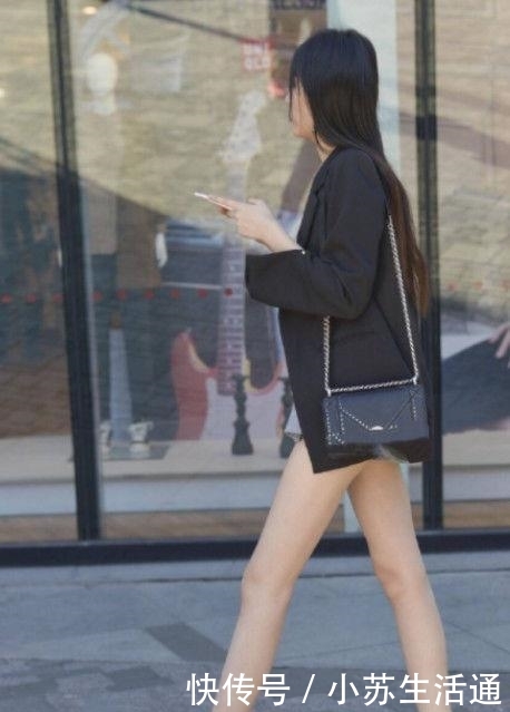  [美女]优雅时尚的街拍：年轻自信的美女，掩盖不住时尚的美丽