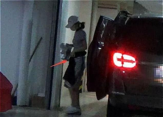 赵丽颖劈叉破怀孕传闻遭群嘲，网友:请参照谢娜、陈妍希