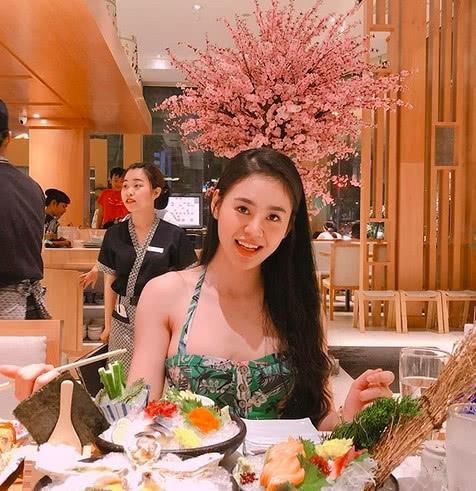 越南姑娘爱健身，身材丰腴，比例逆天！