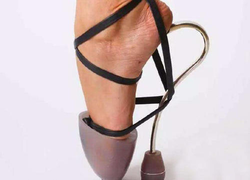 5双最“奇特”的高跟鞋:第一个防狼专用,第三个“丑到没朋友”