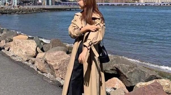 「选择一些」时尚轻盈的设计,尽显模特魅力十分,引人注目!