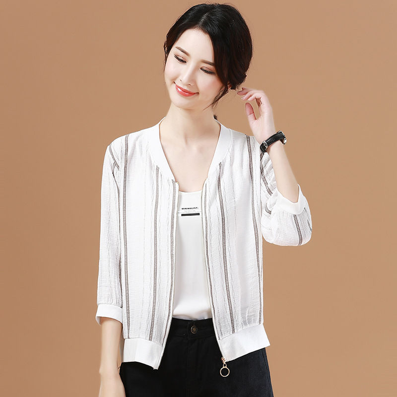 现在不流行风衣了，这才是今年的主流的秋装，美嫩不止一点点