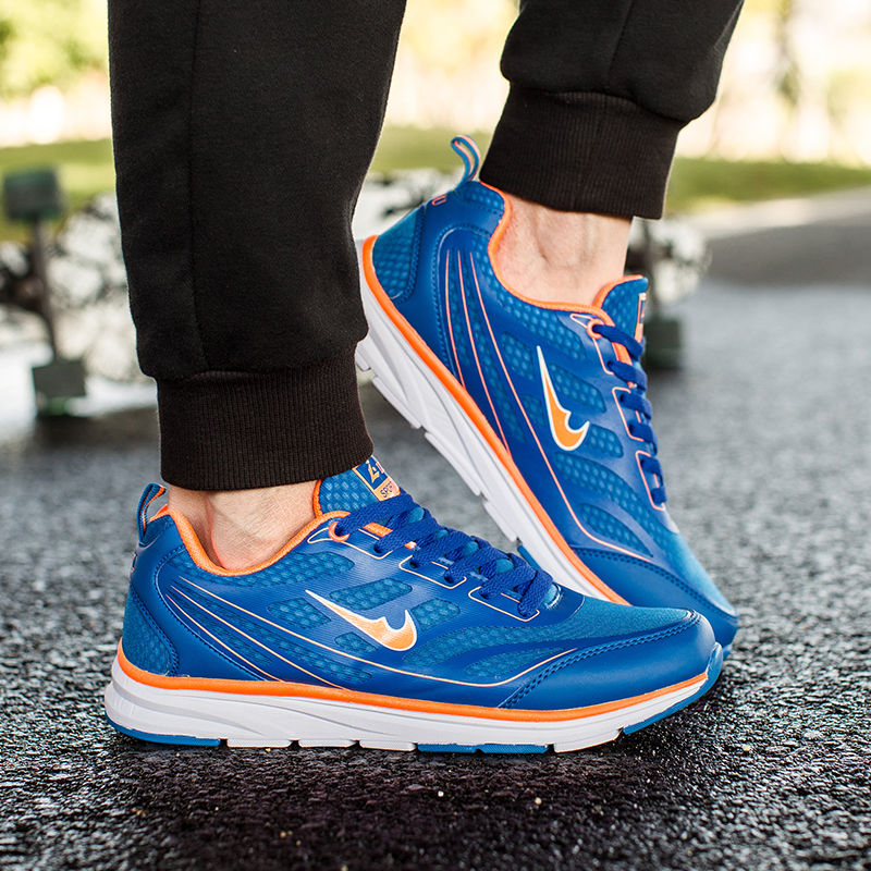 现在出门不兴穿凉鞋了，上海男人在穿的“透气鞋”，走路0负担